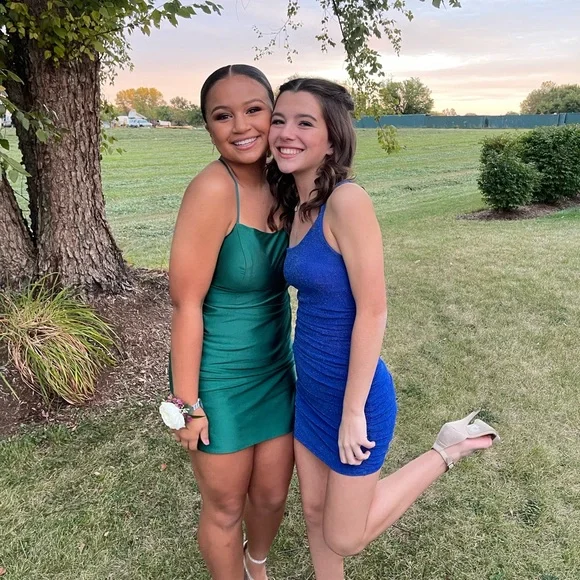 Emerald Green Ruched Bodycon Prom Dress - Picture 3 of 4